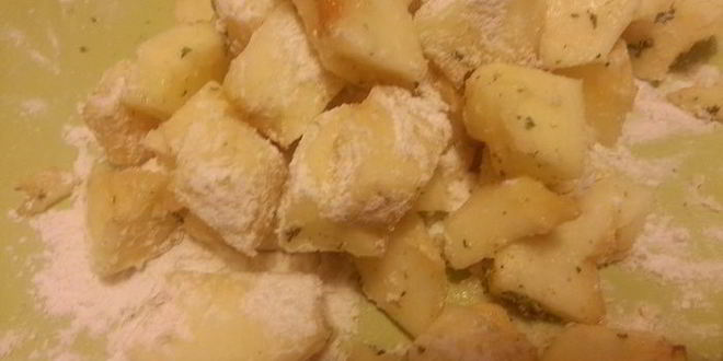 Рецепт яблочного штруделя с мятой и кардамоном