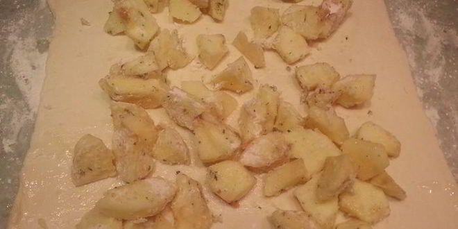 Рецепт яблочного штруделя с мятой и кардамоном