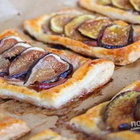 Рецепт Слоек с инжиром и ветчиной