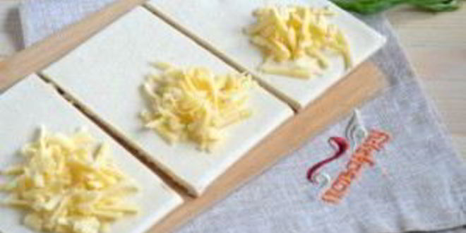 Рецепт слоек с сыром из готового слоеного теста