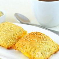 Слойки с ветчиной и сыром