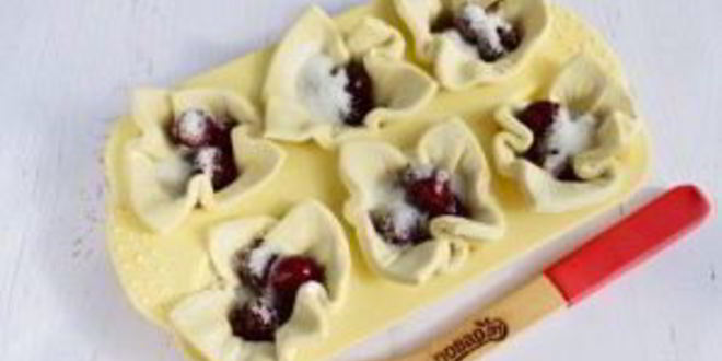 Рецепт слоек с вишней