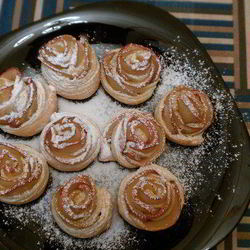 Рецепт Слоек с яблоками Розочки