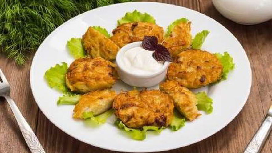 Рецепт картофельных сырников со сметаной