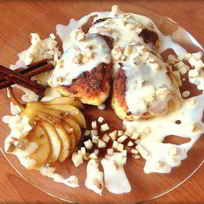 Рецепт Сырников с начинкой из карамелизированой груши со сливочно-ореховым соусом