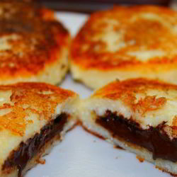 Рецепт Сырников с шоколадной начинкой