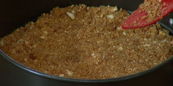 Рецепт творожника с белым шоколадом и малиной