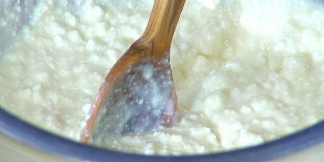 Рецепт творожника с белым шоколадом и малиной