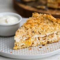 Рецепт Творожника с медом, курагой и сметаной