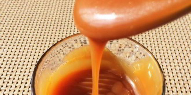 Рецепт творожника с ягодной прослойкой и соленой карамелью