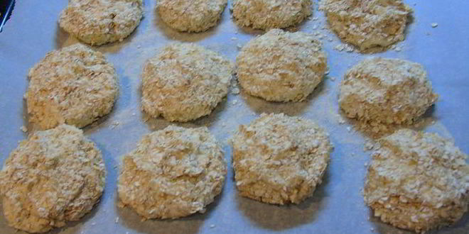 Рецепт яблочных сырников в овсяной панировке без муки