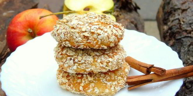 Рецепт яблочных сырников в овсяной панировке без муки