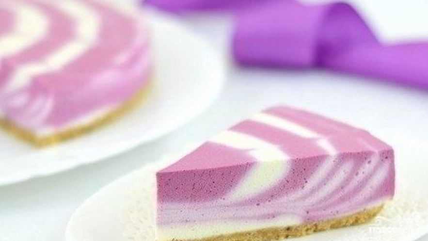 Рецепт двухцветного творожного торта без выпечки