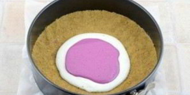 Рецепт двухцветного творожного торта без выпечки