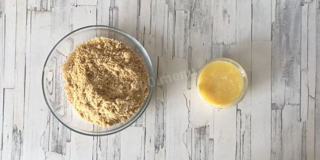 Рецепт йогуртового фисташкового торта с жимолостью