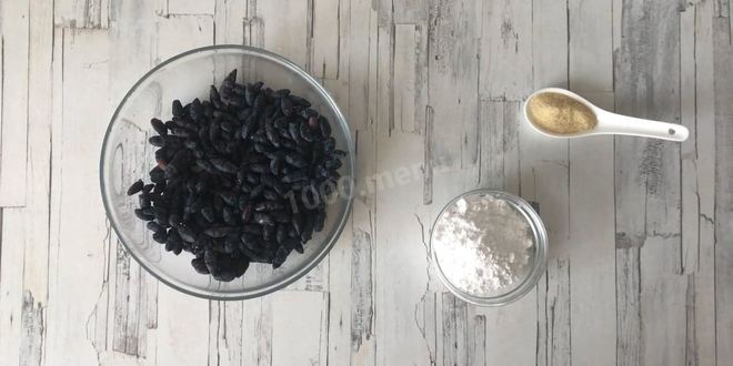 Рецепт йогуртового фисташкового торта с жимолостью