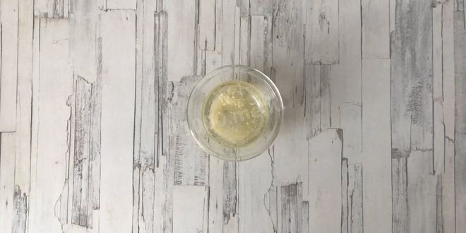 Рецепт йогуртового фисташкового торта с жимолостью