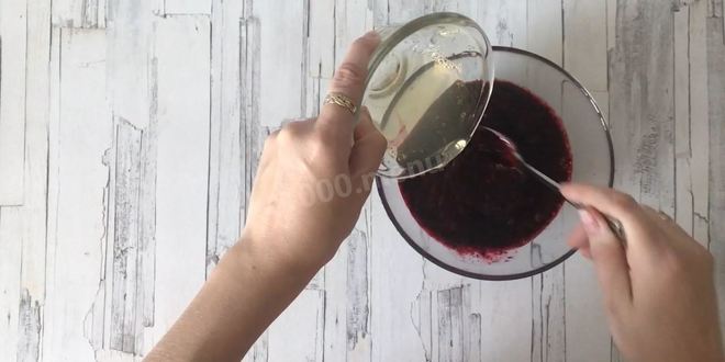 Рецепт йогуртового фисташкового торта с жимолостью