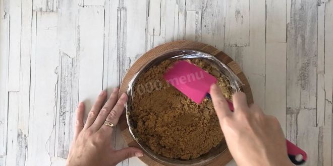 Рецепт йогуртового фисташкового торта с жимолостью