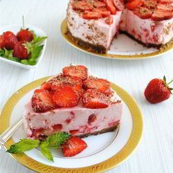 Рецепт Клубничного торта без выпечки