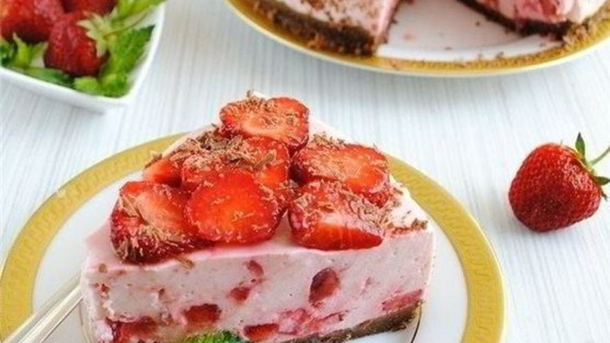 Рецепт клубничного торта без выпечки