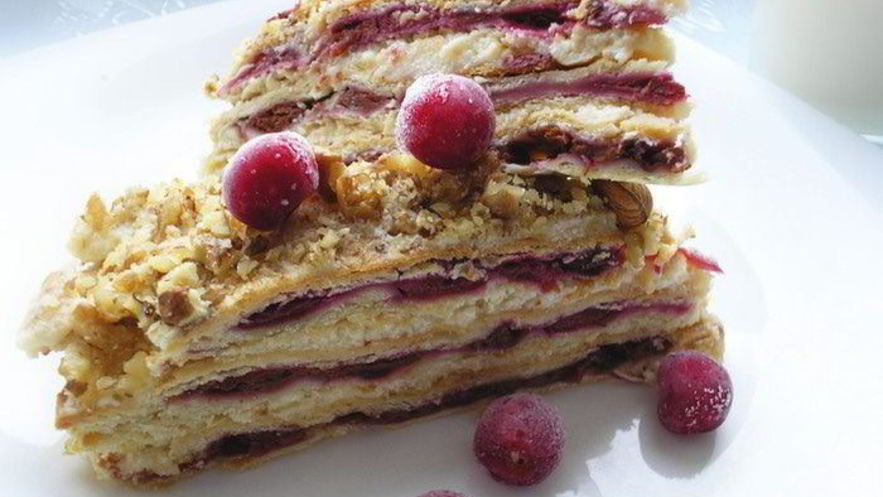 Рецепт торта-слойки вишенка