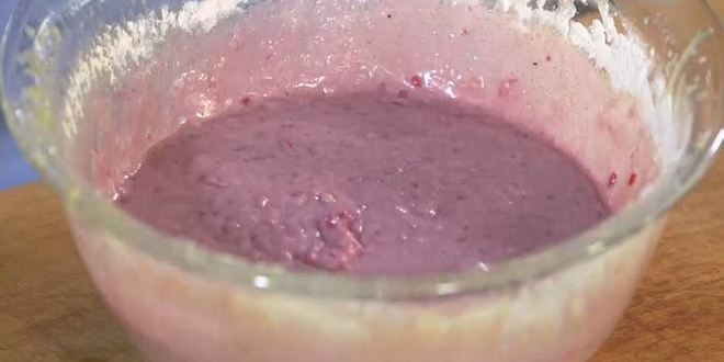 Рецепт малиновых вафель с фисташками и медом