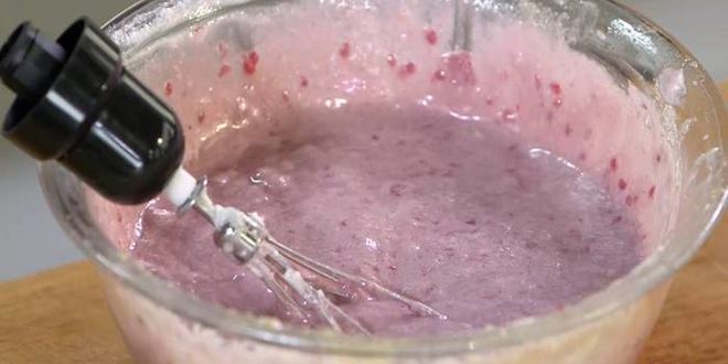 Рецепт малиновых вафель с фисташками и медом