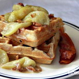 Рецепт Вафель с яблоками и орехами