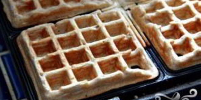 Рецепт вафель с яблоками и орехами