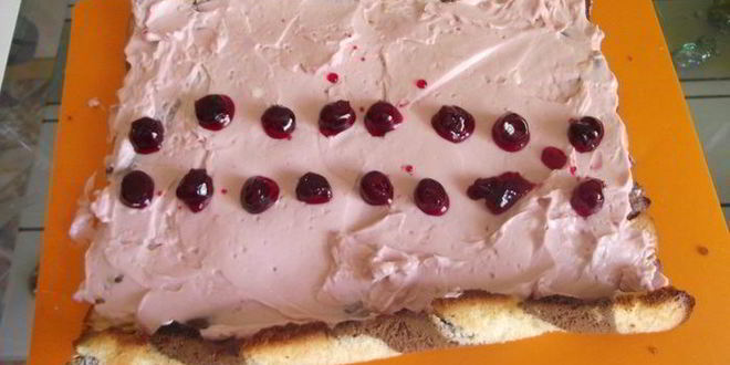 Рецепт вишневого полосатого рулета