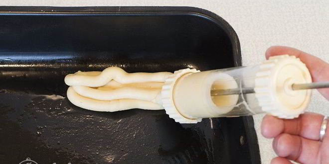 Рецепт домашних эклеров со сгущенкой