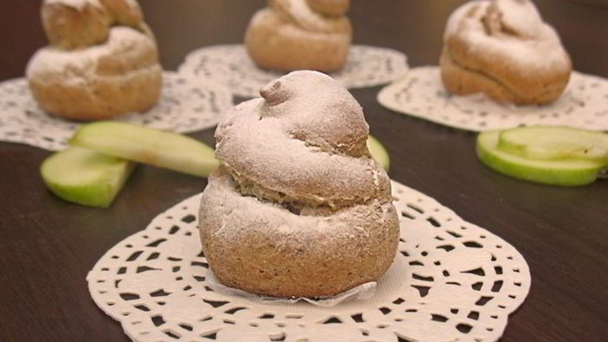 Рецепт профитролей из льняной муки с яблочно-карамельным муссом