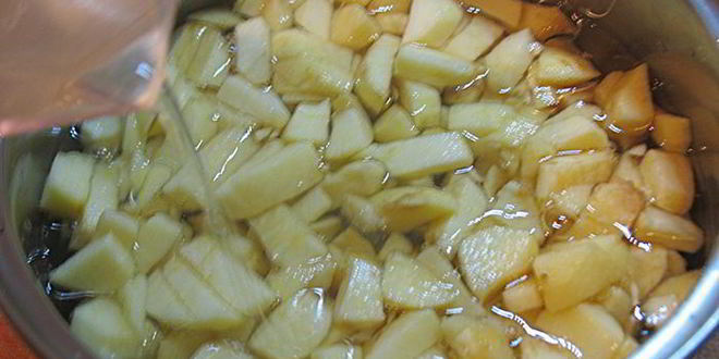 Рецепт профитролей из льняной муки с яблочно-карамельным муссом