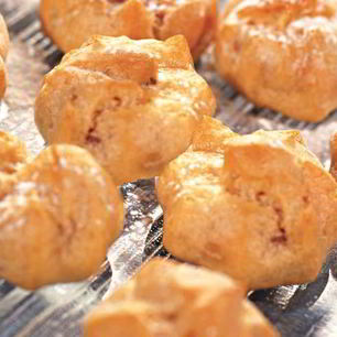 Рецепт Профитролей с клубничной начинкой