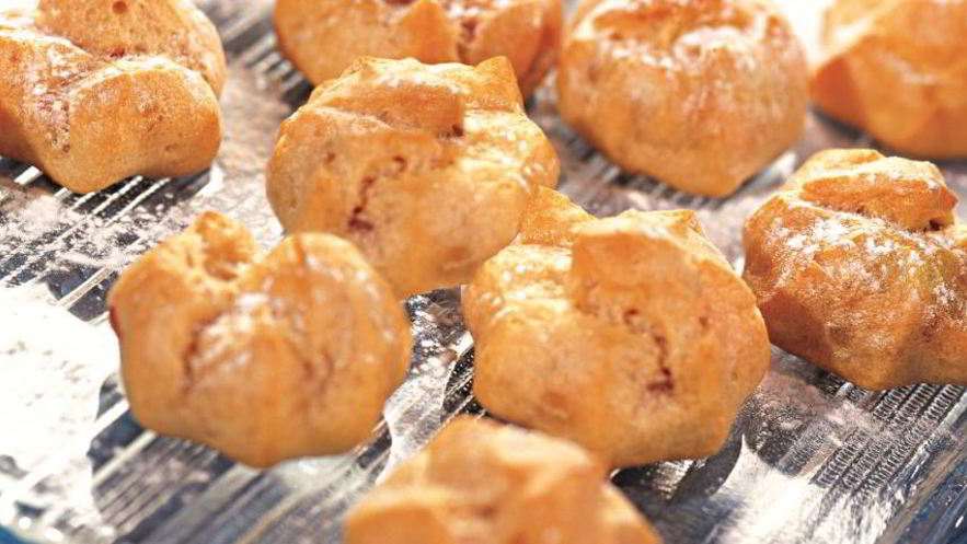 Рецепт профитролей с клубничной начинкой