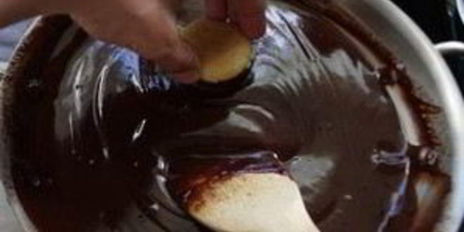 Рецепт профитролей с шоколадным соусом