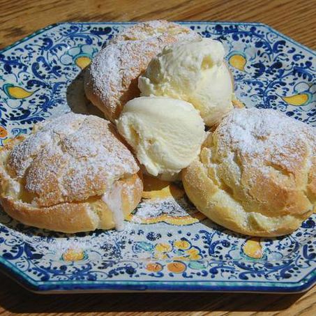 Рецепт Профитролей с ванильным кремом и мороженым