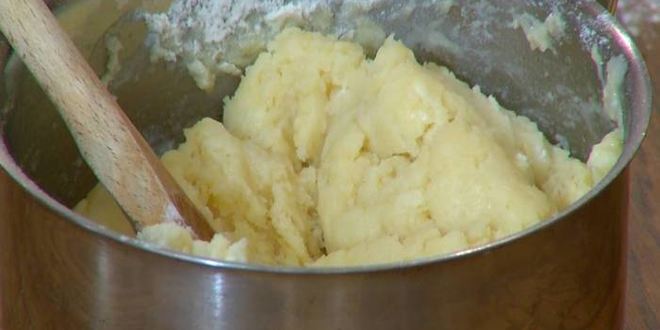 Рецепт профитролей с ванильным кремом и мороженым