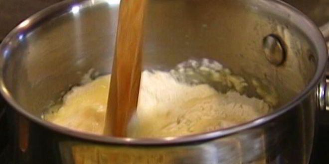 Рецепт эклеров с малиной и взбитыми сливками