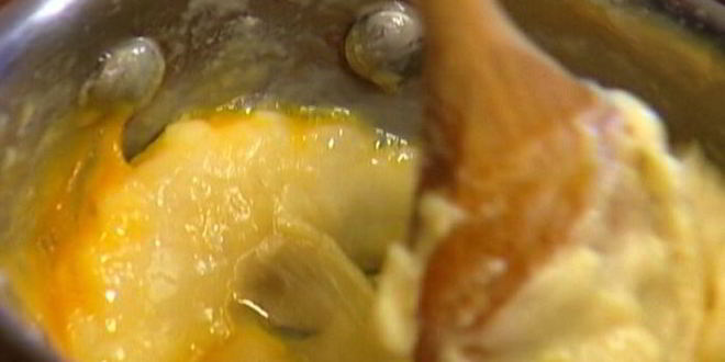 Рецепт эклеров с малиной и взбитыми сливками