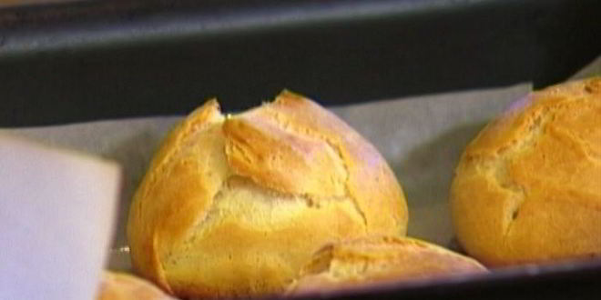 Рецепт эклеров с малиной и взбитыми сливками