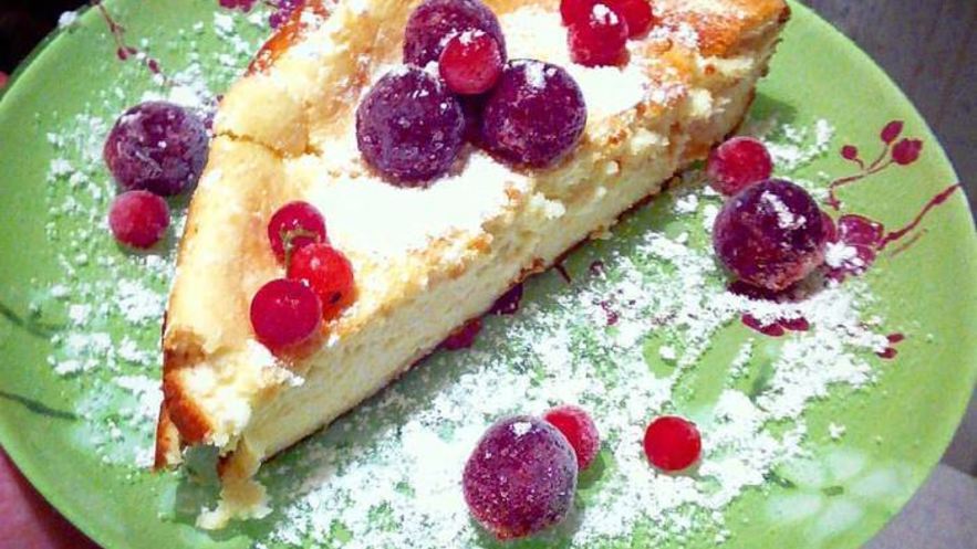 Рецепт нежной творожной запеканки с ягодами