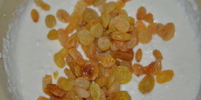 Рецепт творожной запеканки с изюмом