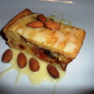 Рецепт Творожной запеканки с миндалем и финиками
