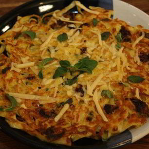 Рецепт Запеканки из макарон с яйцами, сыром и вялеными помидорами