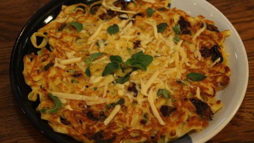 Рецепт запеканки из макарон с яйцами, сыром и вялеными помидорами