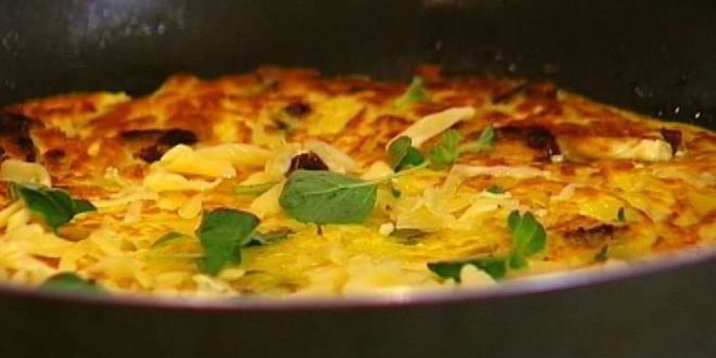 Рецепт запеканки из макарон с яйцами, сыром и вялеными помидорами