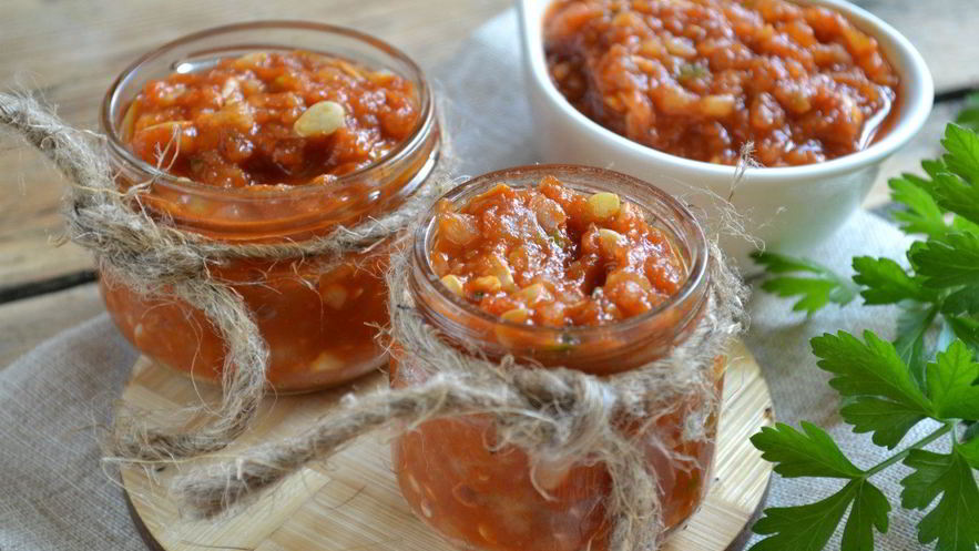 Рецепт аджики из кабачков с томатной пастой