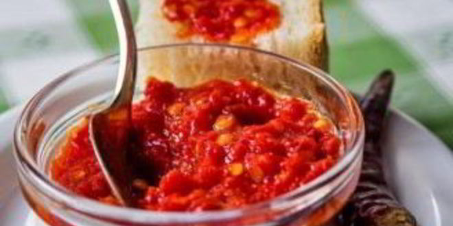 Рецепт аджики из помидоров и чеснока, без перца